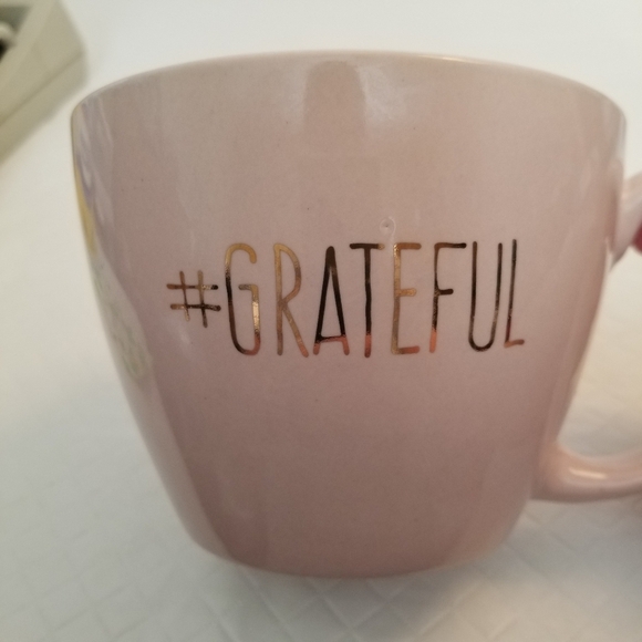 10 Strawberry Street Coffee 20oz Mug Grateful Pink Gold Hearts Inside - Picture 1 of 5